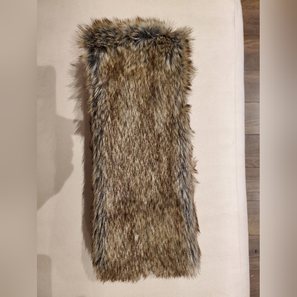 A Statement Faux Fur Scarf - Picture 3 of 3